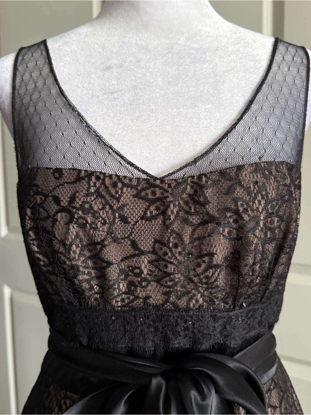 BCBGMaxAzria Black Tiered Lace Formal Maxi Gown with Silk Trim Size 10 - Picture 2 of 10
